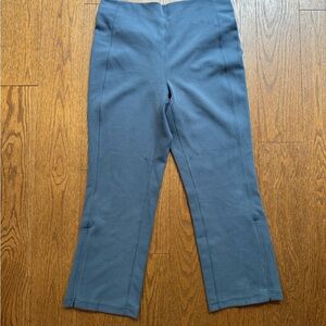 Lululemon Blue Ribbed Softstream Zip leg High rise cropped 25”.